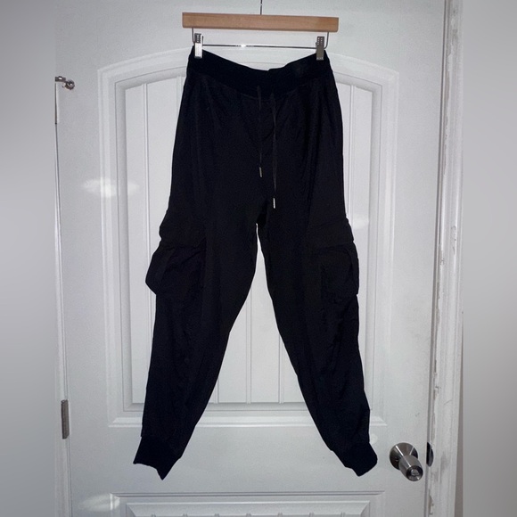 lululemon athletica womens Cargo jogger Pants
Like new, tags removed didn’t fit. - Picture 3 of 5